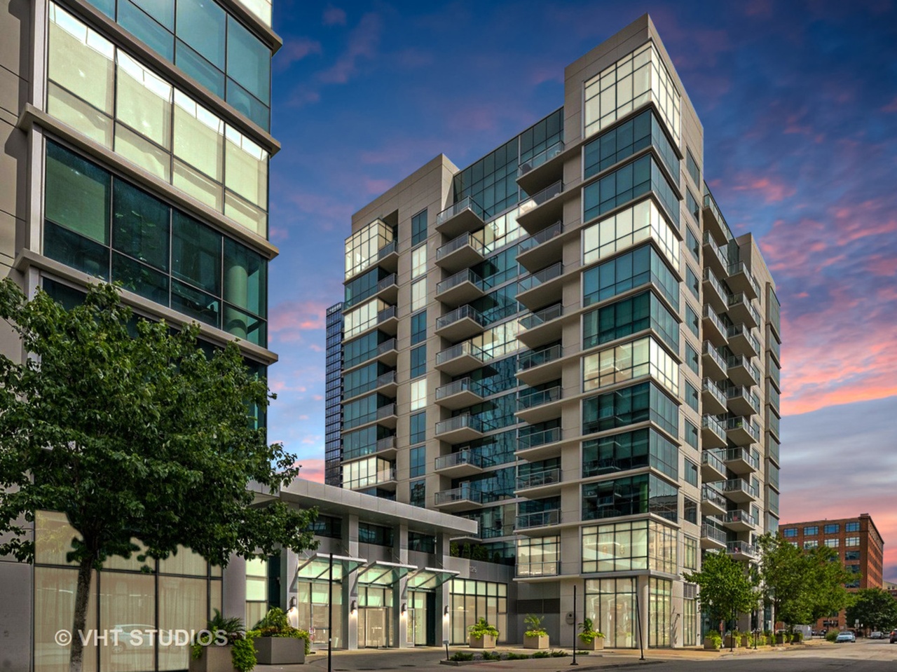 123 S Green St 1202B